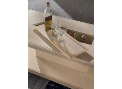 Tavolino classico di lusso designer in legno per soggiorno.
