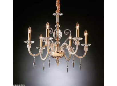 Elegante lampadario a sospensione in cristallo d'oro alla moda.