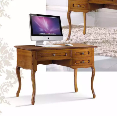 Scrivania classica in legno marrone per ufficio con cassetti.