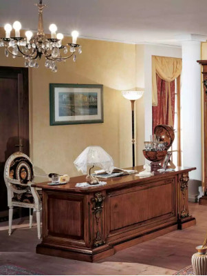 Scrivania in legno massiccio marrone Mobili per ufficio classici Scrivania per studio