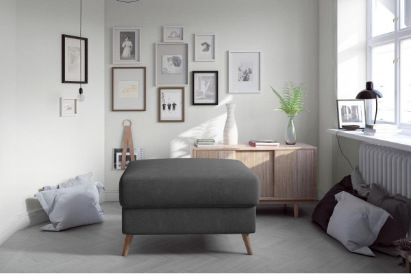 Poggiapiedi, sgabello, pouf, pouf da soggiorno, sgabello da designer in pelle e tessuto.   Poggiapiedi, sgabello, pouf, pouf per il soggiorno, sgabello da designer in pelle e tessuto.