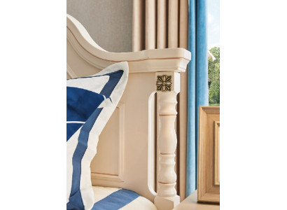 Set di camera da letto sorprendente con letto e comodini in bianco