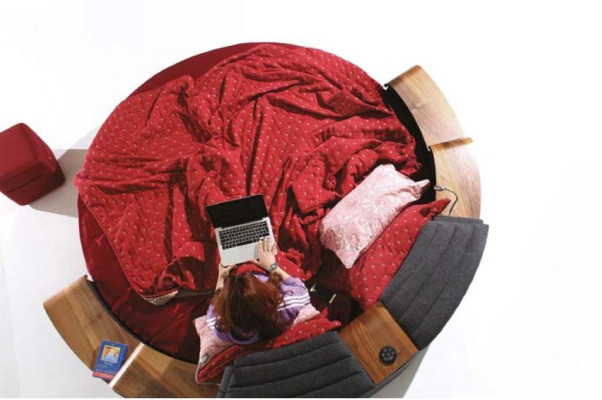 Comfort e stile con il nostro letto rotondo di design e rivestimento in tessuto di alta qualità.