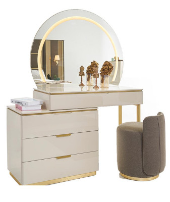 Set da camera da letto di lusso con letto, comodino, comò, specchio e armadio, mobilio composto da 7 pezzi.