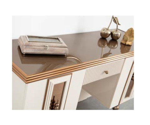 Tavolo da trucco, cassettiera, consolle, comodini in legno moderno per camera da letto beige.