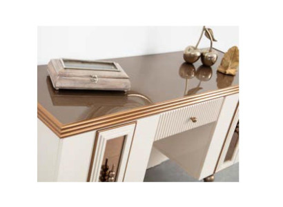 Tavolo da trucco, cassettiera, consolle, comodini in legno moderno per camera da letto beige.