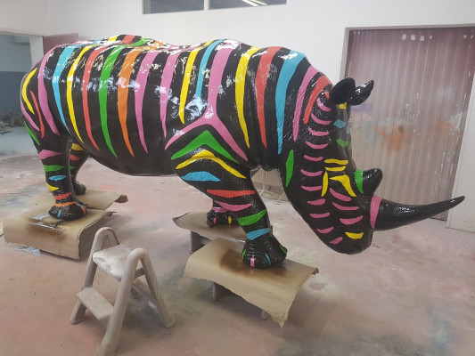 Astratta statua figura decorativa da giardino di rinoceronte nuova