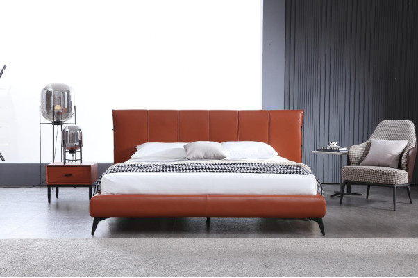 Letto matrimoniale imbottito in metallo di design di lusso per la camera da letto in stile italiano.