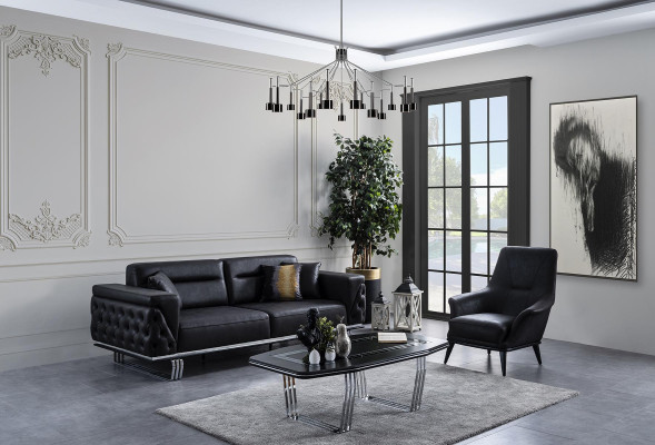 Poltrona di lusso con rivestimento in similpelle nera in poliestere