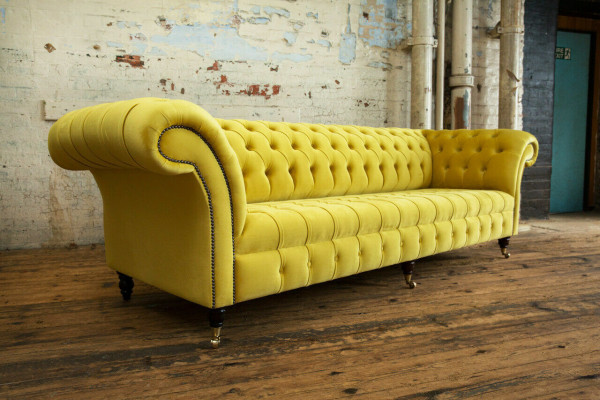 Design divano 4 posti imbottito di lusso classico in stile Chesterfield.