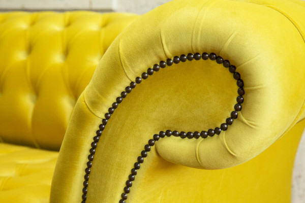 Design divano 4 posti imbottito di lusso classico in stile Chesterfield.