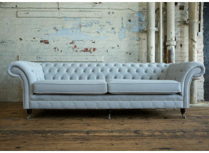 Grigio divano Chesterfield imbottito a 4 posti, stile moderno, in velluto e tessuto di stoffa.