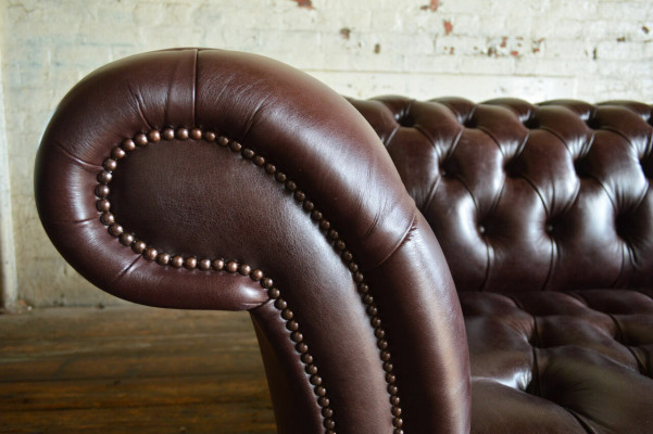 Divano 4 posti a sedere design Chesterfield rivestimento in pelle tessuto nuovo