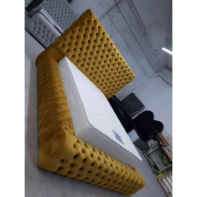 Moderno letto Chesterfield elegante, tessili, mobili da letto per la camera da letto.