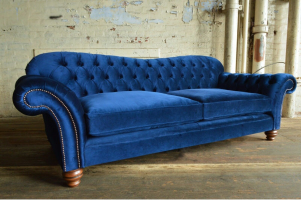 Divano design 4 posti in tessuto blu, divano classico Chesterfield nuovo