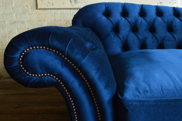 Divano design 4 posti in tessuto blu, divano classico Chesterfield nuovo