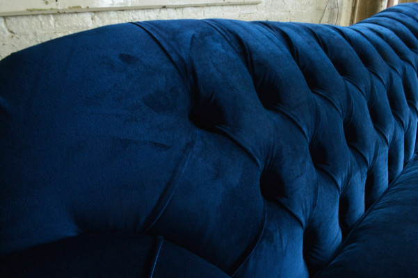 Divano design 4 posti in tessuto blu, divano classico Chesterfield nuovo