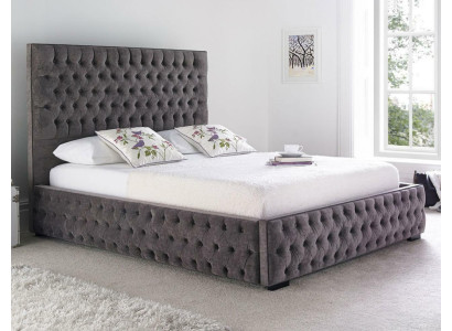 Letto matrimoniale Chesterfield grigio, hotel e camere da letto con letti.