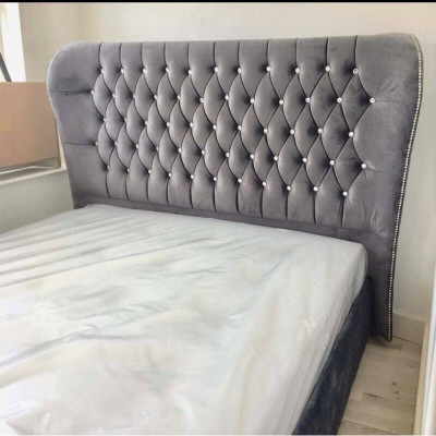 Chesterfield Design Letto Tessile in Pelle Velluto Imbottito Letti Hotel Camera da Letto