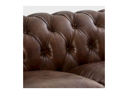 Divano Chesterfield inglese in pelle marrone con rotelle, divano a tre posti in italiano.