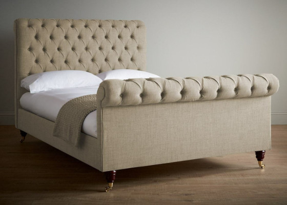 Beige letto in tessuto di velluto di lusso doppio design Chesterfield classico nuovo.