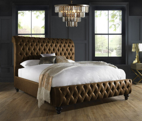 Letto matrimoniale Chesterfield marrone di design per lusso camera da letto.