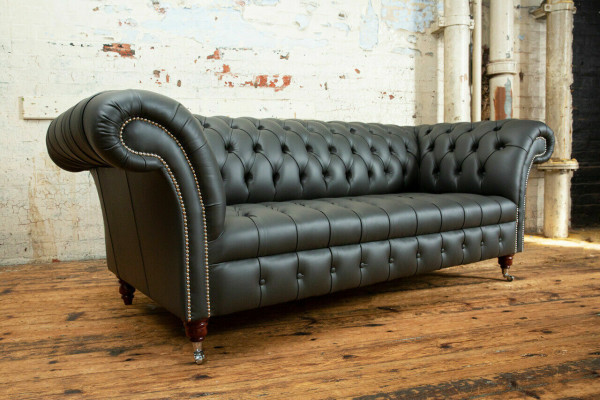 Chesterfield grigio in pelle, divano a 3 posti designante 3 posti.