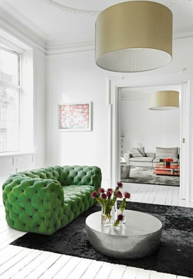Divano Chesterfield XXL a tre posti in velluto, 240 cm, nuovo.