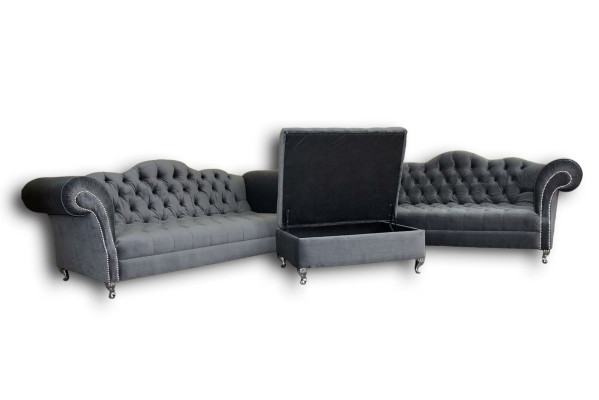 Divano Chesterfield in tessuto e pelle con set da 3 + 2 posti e poggiapiedi.