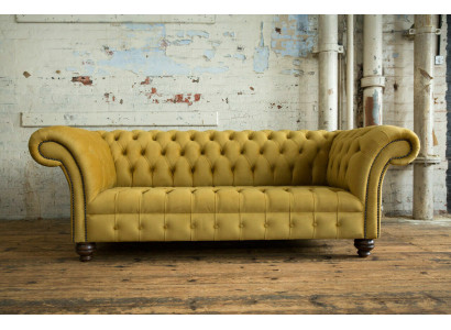 Giallo divano Chesterfield design tre posti di lusso per il soggiorno.