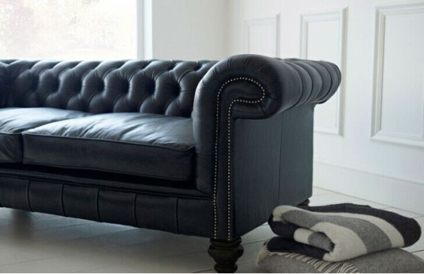 Designer divano Chesterfield grigio a 3 posti per lussuoso soggiorno