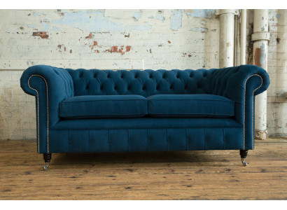 Blu lussuoso divano Chesterfield a tre posti 