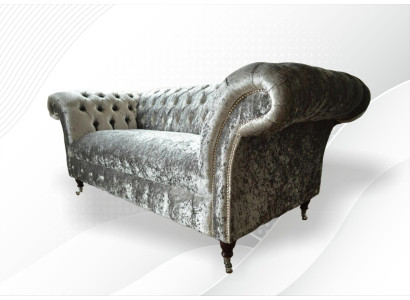 Divano 2 posti Chesterfield in velluto grigio argento in tessuto vellutato.