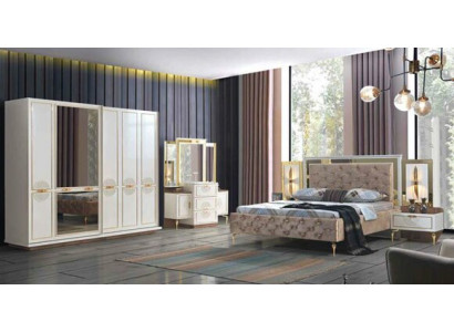 Armadio con ante scorrevoli in legno per camera da letto.