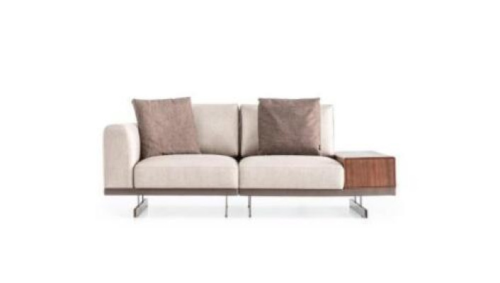 Beige Divano moderno di lusso a due posti in tessuto per il soggiorno.