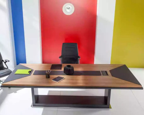 Tavolo da conferenza scrivania da ufficio in legno elegante e confortevole.