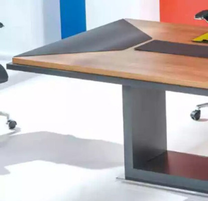 Tavolo da conferenza scrivania da ufficio in legno elegante e confortevole.