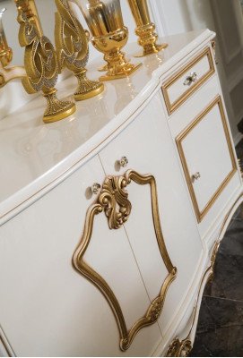 Sala da pranzo classica Tavolo Vetrina 4 sedie Set da pranzo Comò 7 pezzi.