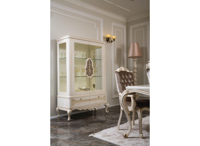 Stile classico a 7 pezzi per un elegante set da pranzo.