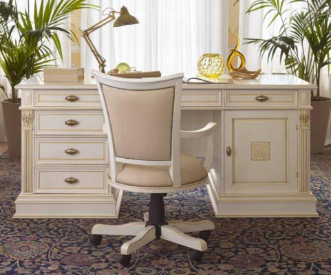 Set da scrivania 3 pezzi. Set da ufficio in legno massiccio, scrivania, sedia da direttore, armadio. Nuovo arredamento