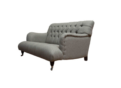 Divano grigio a tre posti di lusso, divano design Chesterfield a due posti.
