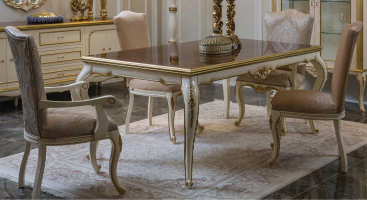 Tavolo da pranzo francese in stile classico barocco e rococò nuovo.