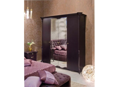 Splendido armadio con ante a specchio in pregiato design italiano.