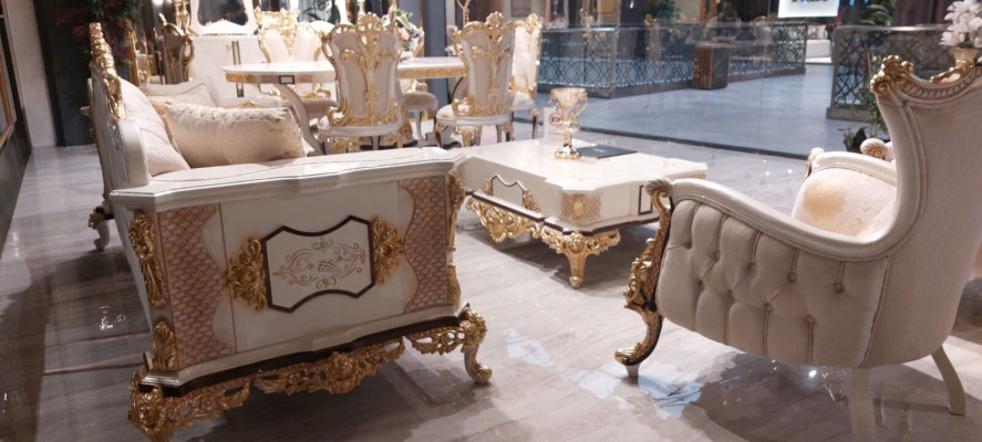 Set Chesterfield di lusso 3+3+1 Tavolino Barocco  Sitzpolster Garnituren di stile Rococò.