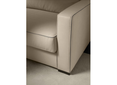 Divano a 4 posti in pelle imbottita, design divani italiani blu.