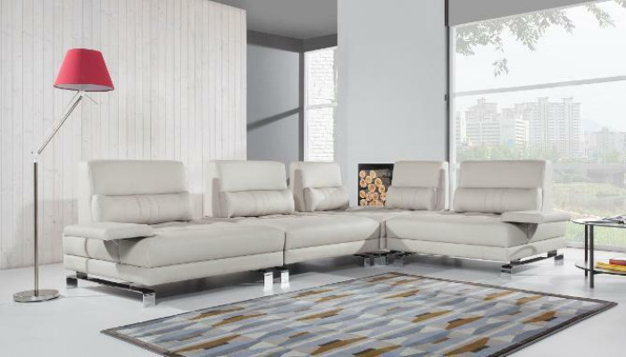Divano ad angolo paesaggio residenziale. Divano ad angolo imbottito. Moderno set di sedili per divani in pelle al 100%.