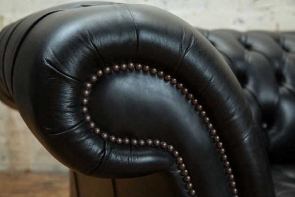 Chesterfield Originale Divano JVMoebel Sofà Tessuto Divani Divani Tessuto Nero Nuovo