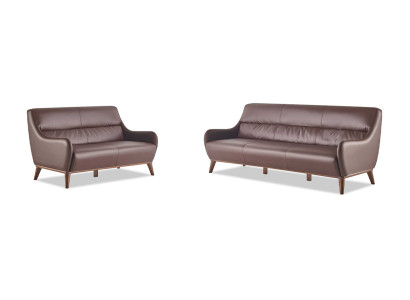Classico set di divani in pelle marrone a 3 posti e 2 posti.