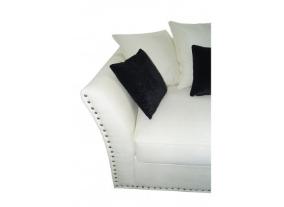 Divano classico a tre posti in tessuto con design classico.