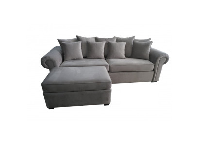 Divano Chesterfield a 3 posti in tessuto classico.